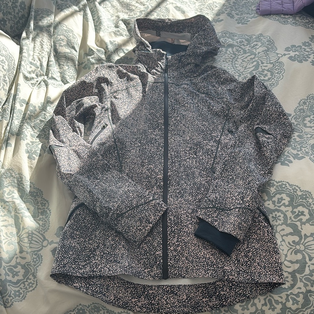 Lululemon windbreaker